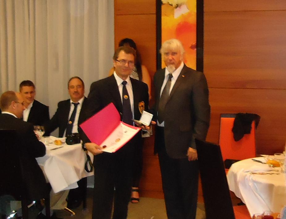Médaille de bronze pour les 15 ans du club.